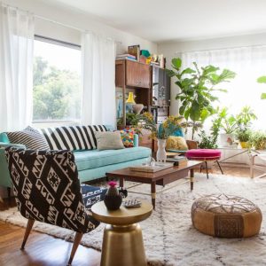 menata sofa dan kursi